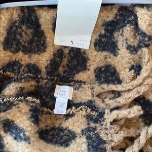 3/$35 NWT-A NEW DAY SCARF